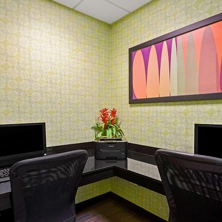 La Quinta Inn By Wyndham Columbia Se Fort Jackson Exterior foto