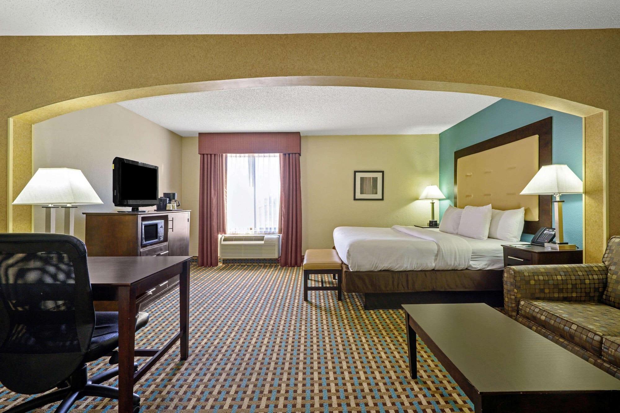 La Quinta Inn By Wyndham Columbia Se Fort Jackson Exterior foto