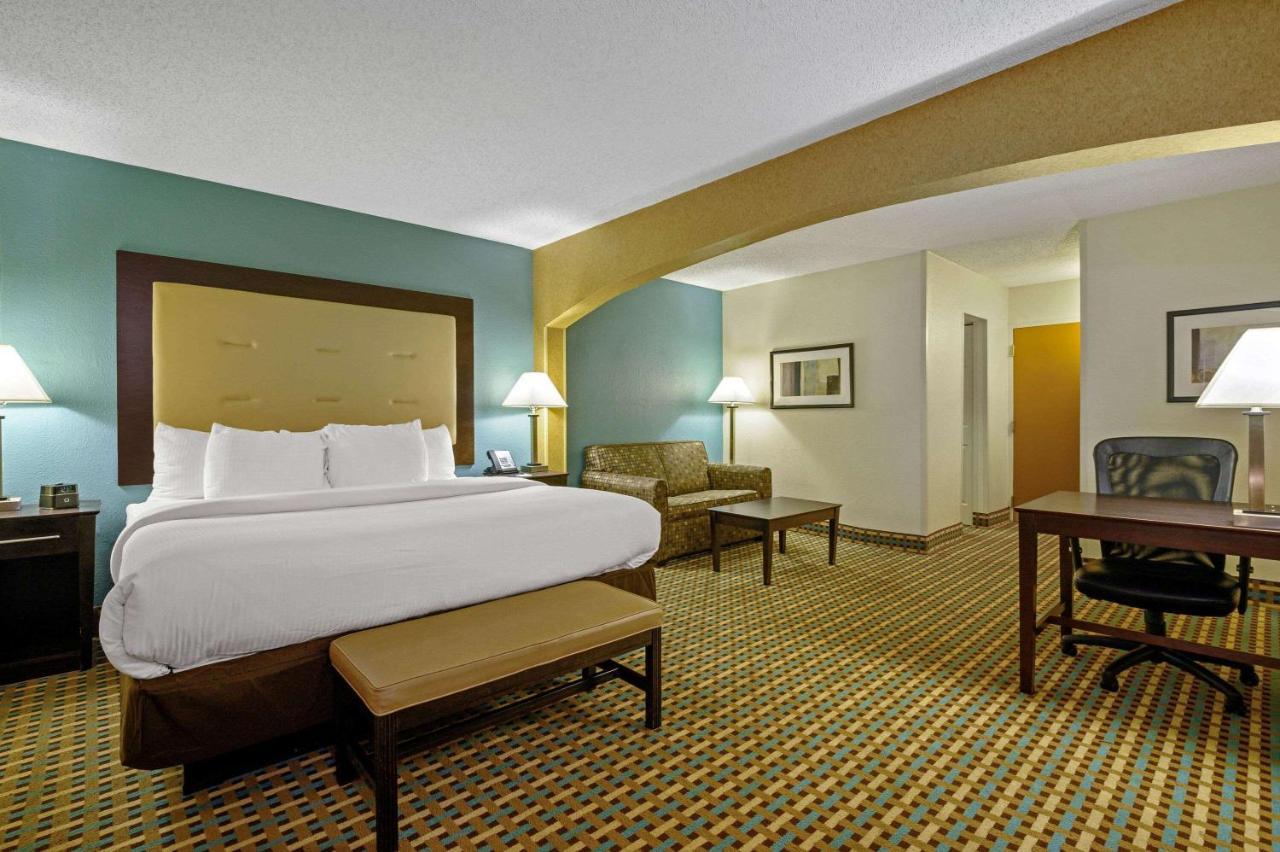 La Quinta Inn By Wyndham Columbia Se Fort Jackson Exterior foto