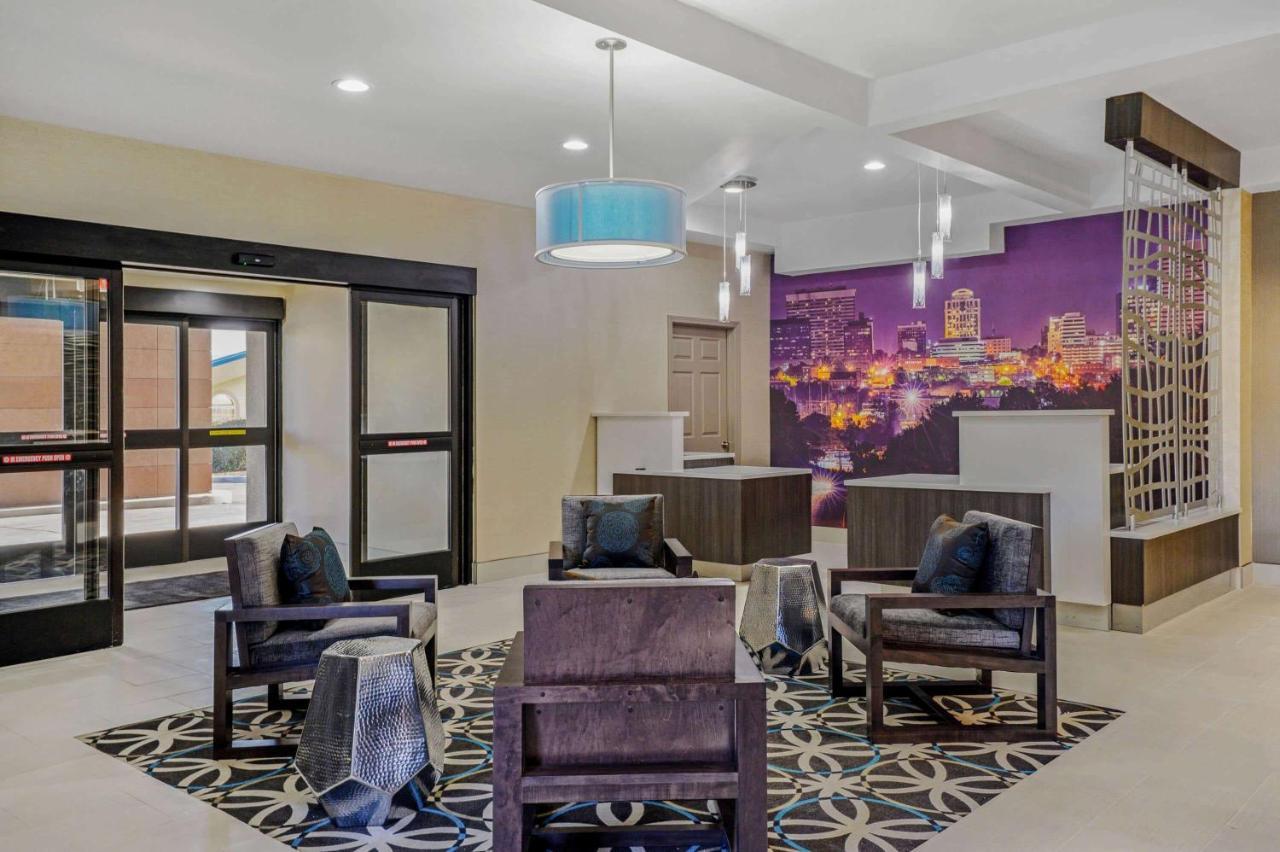 La Quinta Inn By Wyndham Columbia Se Fort Jackson Exterior foto